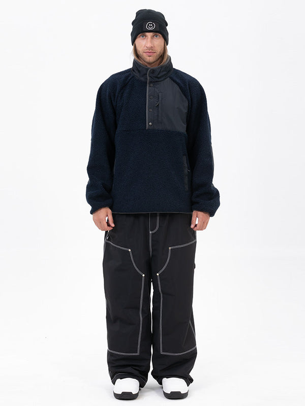 Set aus Herren-Pullover aus Kunstfleece und lässiger Freerider-Schneehose im urbanen Streetstyle