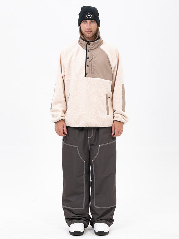 Set aus Herren-Pullover aus Kunstfleece und lässiger Freerider-Schneehose im urbanen Streetstyle
