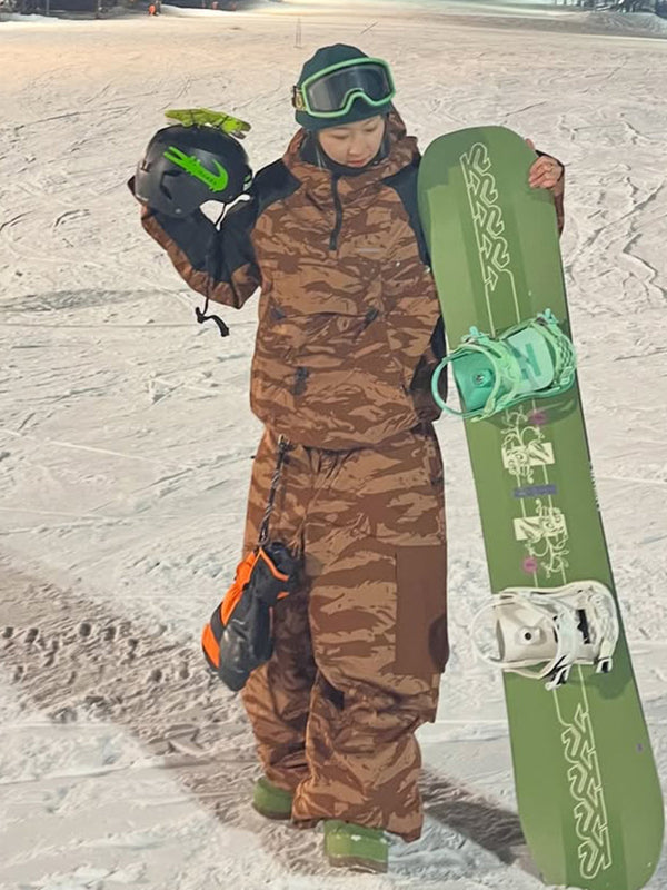 Damen Mountain Freestyle Cargo Pocket Bomber Camo Snowboardjacke