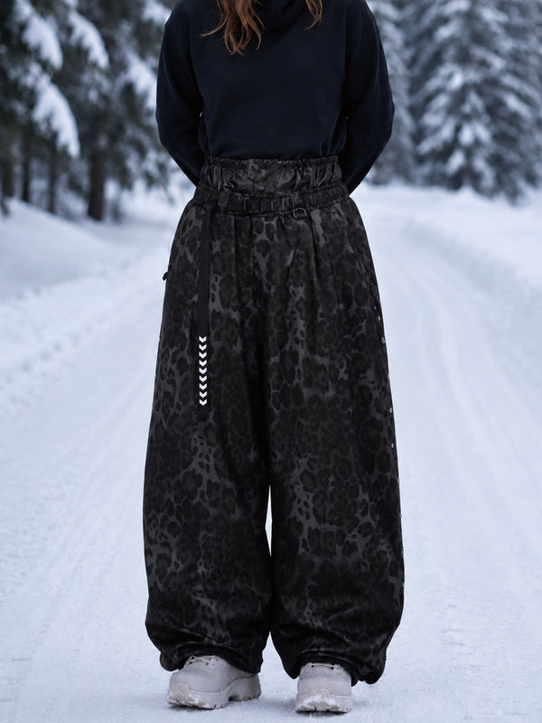 Urban Vibe Damen-Snowboardhose im Workwear-Stil mit Nietenbesatz, weitem Schnitt und OG-Baggy-Design.