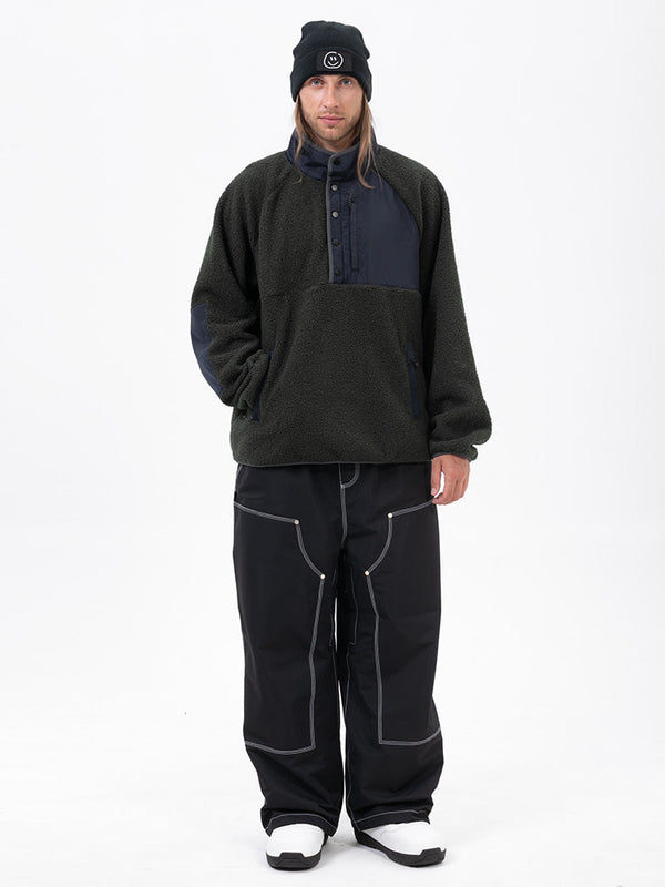 Set aus Herren-Pullover aus Kunstfleece und lässiger Freerider-Schneehose im urbanen Streetstyle