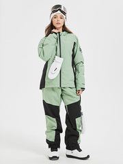Wasserdichte Schneeanzüge für Damen in den Bergen, ideal für Pulverschnee