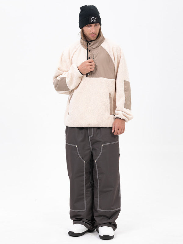 Set aus Herren-Pullover aus Kunstfleece und lässiger Freerider-Schneehose im urbanen Streetstyle