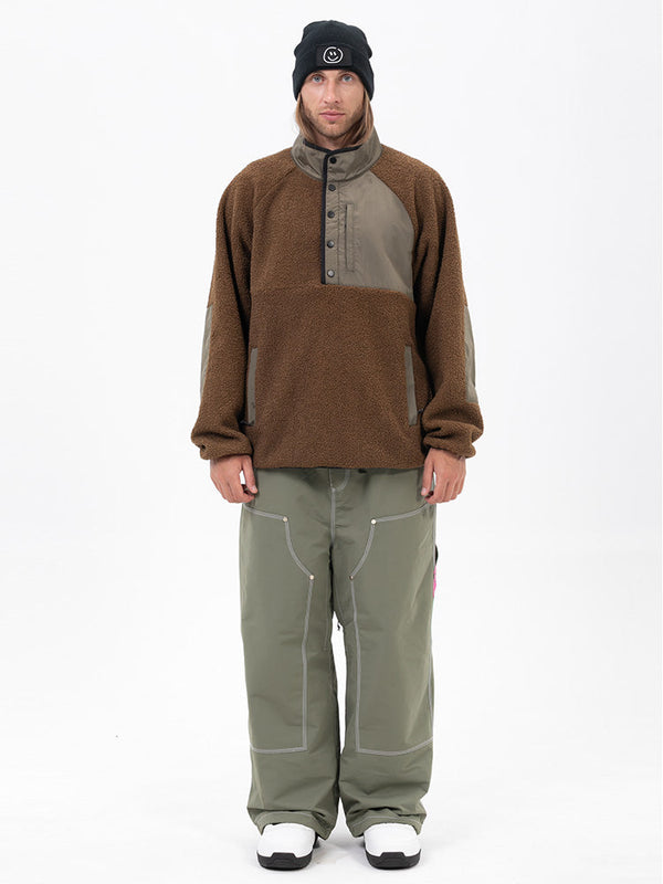 Set aus Herren-Pullover aus Kunstfleece und lässiger Freerider-Schneehose im urbanen Streetstyle