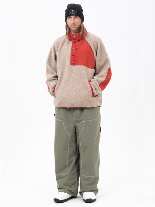 Set aus Herren-Pullover aus Kunstfleece und lässiger Freerider-Schneehose im urbanen Streetstyle