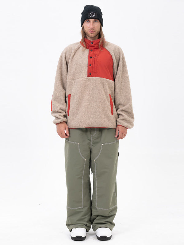 Set aus Herren-Pullover aus Kunstfleece und lässiger Freerider-Schneehose im urbanen Streetstyle