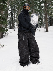 Urban Vibe Herren-Snowboardhose im Workwear-Stil mit Nietenbesatz, weiter Passform und OG-Baggy-Schnitt.