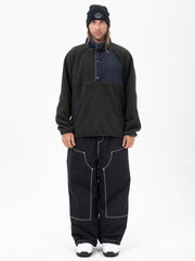 Set aus Herren-Pullover aus Kunstfleece und lässiger Freerider-Schneehose im urbanen Streetstyle